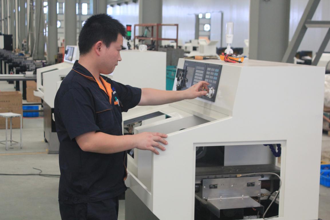 Baoyu CNC provides cooling for workshop staff in hot summer